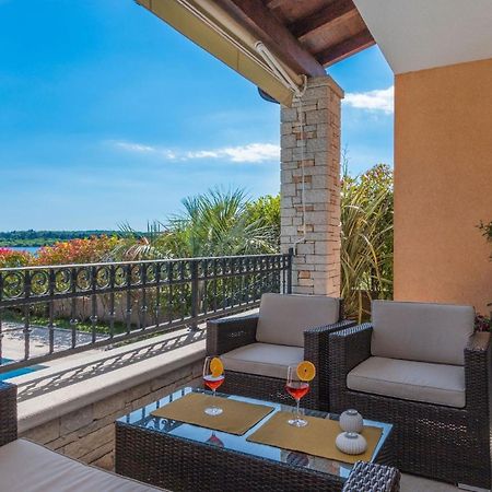 Ferienhaus In Pomer Mit Privatem Beheizten Pool Und Meerblick 外观 照片